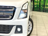 【LEDヘッドライト】悪天候や夜間走行時も良好な視界を確保し安心して運転できる高輝度LEDヘッドライトを装備!点灯速度が早く、消費電力も抑えられています。