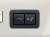 【パワーバックドア】スマートキーや運転席のボタンを押すだけでリアゲートが自動で開閉します!荷物を持っている時や、高い位置にあるバックドアを閉める際に便利な機能です♪