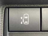 【パワースライドドア】スマートキーや運転席のスイッチでスライドドアの開閉が可能♪電動だから力を入れてドアを開ける必要が無く、小さいお子様でも、重い荷物を持っている時もラクに開け閉めできます♪