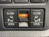 【両側パワースライドドア】スマートキーや運転席のスイッチで後席両側スライドドアの開閉が可能♪電動だから力を入れてドアを開ける必要が無く、小さなお子様でも簡単に開け閉めでき快適です♪