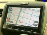 画面に周辺の道路や施設が表示され、現在地を確認しながら目的地への道順を探せます。地図を見やすく表示でき、慣れない場所へのお出かけにも役立ちます。