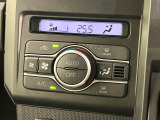 【オートエアコン】一度お好みの温度に設定すれば、車内の温度を検知し風量や温度を自動で調整。暑い&hellip;寒い&hellip;と何度もスイッチ操作をする必要はありません。快適な車内空間には必須の機能ですね♪