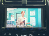 画面でテレビ番組を視聴でき、停車中の休憩時間などにお楽しみいただけます。映像が大きく表示されるため内容を確認しやすく、車内で過ごす時間にも便利です。