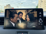 停車中にテレビ番組などの映像を視聴でき、休憩時間を過ごす際にも活用できます。画面が大きく、映像内容を確認しやすい点も便利なポイントです。