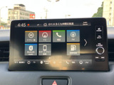 アプリやラジオ、Bluetoothオーディオなどの項目が画面に並び、使いたい機能を選びやすい構成です。日々の移動中も、好みに合わせた音楽を楽しめます。