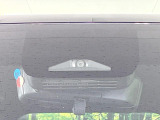 【トヨタセーフティセンス】走行中に前方の車両等を認識し、衝突しそうな時は警報とブレーキで衝突回避と被害軽減をアシスト。より安全にドライブをお楽しみいただけます。
