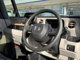 操作系の使いやすさを追求したデザイン。シンプルで分かりやすいレイアウトで、安心して運転を楽しめます。細部にまでこだわった作り込みも魅力です。