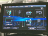 音楽や交通情報などのメニューが並び、利用したい項目を画面から選びやすい構成です。複数の機能をまとめて確認できるため、日常の移動中も必要な情報へアクセスできます。