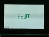 停車中に映像やテレビを視聴する際に活用できる画面を備えています。画面表示を楽しみたい休憩時間にも便利で、車内での過ごし方に合わせて利用できる装備です。