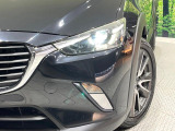 【LEDヘッドライト】悪天候や夜間走行時も良好な視界を確保し安心して運転できる高輝度LEDヘッドライトを装備!点灯速度が早く、消費電力も抑えられています。