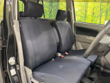 運転席まわりには十分なスペースがあり、大柄な方でもゆったり運転していただける環境です。