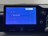 【10.5インチディスプレイオーディオplus】BluetoothオーディオやTV放送、AppleCarPlayやAndroidAutoなど多彩な機能を備えます。ナビゲーション機能も搭載。
