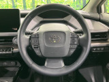 インテリアに合わせたデザインのステアリングは、運転される方のことも考え、運転しやすい形状、大きさです。是非一度、実際に触ってお確かめください。
