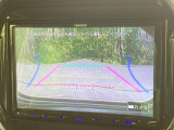 【バックカメラ】駐車時に後方がリアルタイム映像で確認できます。大型商業施設や立体駐車場での駐車時や、夜間のバック時に大活躍!運転スキルに関わらず、今や必須となった装備のひとつです!