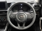 インテリアに合わせたデザインのステアリングは、運転される方のことも考え、運転しやすい形状、大きさです。是非一度、実際に触ってお確かめください。