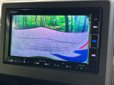 【バックカメラ】駐車時に後方がリアルタイム映像で確認できます。大型商業施設や立体駐車場での駐車時や、夜間のバック時に大活躍!運転スキルに関わらず、今や必須となった装備のひとつです!