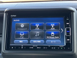オーディオ画面にはDVD/CD、FM、AM、テレビなどの選択肢が並びます。使いたい音源を画面から選べるため、好みに合わせて車内の時間を楽しめます。