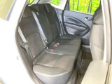 コンパクトカーですが、セカンドシートは十分な広さがあり快適にお乗りいただけます♪シートを倒して大きな荷物を積んだりと、用途の幅が広い1台です。