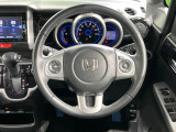 【純正革巻きステアリング】上質な革を使用することで、手にしっかり馴染みとても運転しやすいハンドルです♪