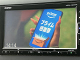 停車中に映像やテレビを楽しめる画面を備えています。待ち時間などのひとときに活用でき、画面表示も見やすい設計です。車内で過ごす時間をより快適にしてくれる便利な装備です。