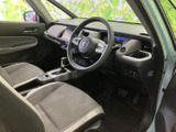 運転席まわりは見通しがよく、シートや足元にもゆとりを感じられるレイアウト。座った際に周囲を確認しやすく、日々の乗り降りもスムーズに行えます。