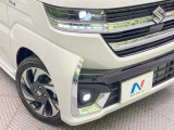 【LEDヘッドライト】悪天候や夜間走行時も良好な視界を確保し安心して運転できる高輝度LEDヘッドライトを装備!点灯速度が早く、消費電力も抑えられています。