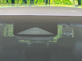 【ホンダセンシング】走行中に前方の車両等を認識し、衝突しそうな時は警報とブレーキで衝突回避と被害軽減をアシスト。より安全にドライブをお楽しみいただけます。