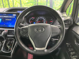 【純正革巻きステアリング】上質な革を使用することで、手にしっかり馴染みとても運転しやすいハンドルです♪