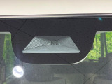【ホンダセンシング】走行中に前方の車両等を認識し、衝突しそうな時は警報とブレーキで衝突回避と被害軽減をアシスト。より安全にドライブをお楽しみいただけます。