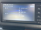 オーディオソースの一覧から、AMやFM、Bluetooth Audio、テレビなどを選べます。使いたい音源を画面で確認しやすく、通勤やお出かけの時間に合わせて便利に活用できます。