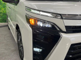 【LEDヘッドライト】悪天候や夜間走行時も良好な視界を確保し安心して運転できる高輝度LEDヘッドライトを装備!点灯速度が早く、消費電力も抑えられています。