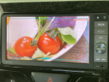 画面でテレビ映像を楽しめる装備を備えています。停車中の休憩時間などに映像を視聴でき、メニュー表示も近くにまとまっているので、使いたい機能を確認しやすい構成です。