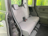 後部座席も気になるようなキズ・汚れやへたり等、大きなダメージはなく、良好な状態です。