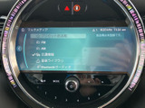 FMやAM、Bluetoothオーディオなどの選択肢が画面にまとまり、聴きたい音源を確認しやすい構成です。日々の移動中も、好みに合わせた音楽やラジオを楽しめます。