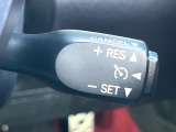 【クルーズコントロール】高速道路もラクラク走行。アクセルを離しても一定速度で走行ができ、長距離運転時の負担を軽減!加速・減速も簡単なスイッチ操作で調整できます。