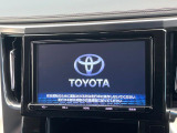 【メーカー純正ナビ】インテリアに溶け込むスタイリッシュな「専用設計」メーカーナビを装備♪視認性や操作性など基本性能にも優れ、より上質なカーライフをお楽しみいただけます。