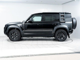 LANDROVERならではの高級感と水平性を意識したデザインになっており、無駄のないラグジュアリーな作りを実現したインテリアとなっております。