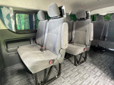 後部座席も気になるようなキズ・汚れやへたり等、大きなダメージはなく、良好な状態です。