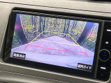 【バックカメラ】駐車時に後方がリアルタイム映像で確認できます。大型商業施設や立体駐車場での駐車時や、夜間のバック時に大活躍!運転スキルに関わらず、今や必須となった装備のひとつです!