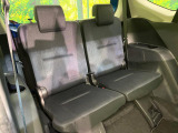 床下収納式のサードシートです。座席部分をコンパクトに収納でき、広大な荷室スペースとしてお使いいただけます!乗車人数や荷物の量など利用シーンに合わせて3列目を有効活用でき、とっても便利♪