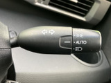 操作しやすいウインカーレバーで、安全な車線変更をサポート。直感的な操作感で、運転に集中できます。