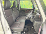 運転席シート廻りは使用感も少なく、良好な状態となっています。丁寧に使われていたことがよくわかりますね。