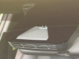 【トヨタセーフティセンス】走行中に前方の車両等を認識し、衝突しそうな時は警報とブレーキで衝突回避と被害軽減をアシスト。より安全にドライブをお楽しみいただけます。