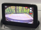 【バックカメラ】駐車時に後方がリアルタイム映像で確認できます。大型商業施設や立体駐車場での駐車時や、夜間のバック時に大活躍!運転スキルに関わらず、今や必須となった装備のひとつです!