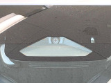 【プリクラッシュセーフティ】前方の車両等を検知し、衝突しそうな時は警報で注意を促し、ブレーキを踏む力をサポート。ブレーキを踏めなかった場合は衝突被害軽減ブレーキが作動、衝突回避をサポートします。