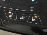 【シートヒーター】スイッチを入れると数十秒で座席が温かくなります。エアコンとは違い、身体と密着しているシートが温まるので、冬場には嬉しい装備です!