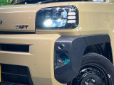 【LEDヘッドライト】悪天候や夜間走行時も良好な視界を確保し安心して運転できる高輝度LEDヘッドライトを装備!点灯速度が早く、消費電力も抑えられています。