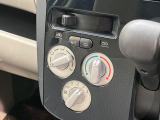 寒い冬も暑い夏も全席に快適な空調を届けてくれる、ダイヤル式エアコンを装備♪