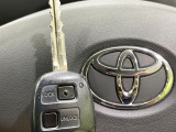 【キーレス】少し離れた場所からでもボタン一つでドアの開錠・施錠ができるのでとっても便利!ドアの鍵穴周りに傷をつけることもありません♪