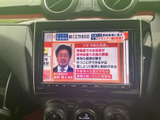 テレビ番組を画面で視聴できる装備を備えています。停車時の休憩中などに映像を楽しめるため、車内で過ごす時間を快適にしたい方にもおすすめの便利な機能です。